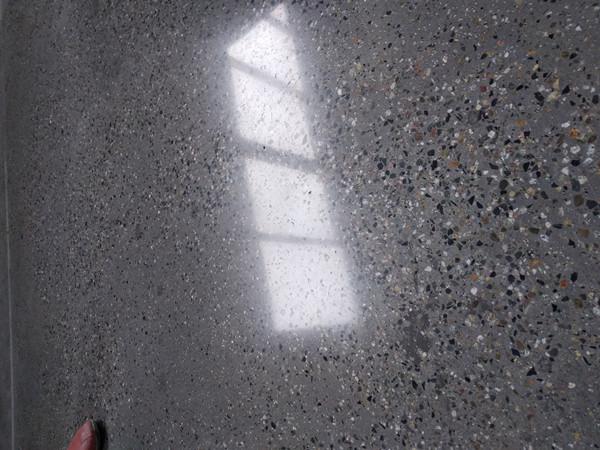 水磨石固化地坪施工